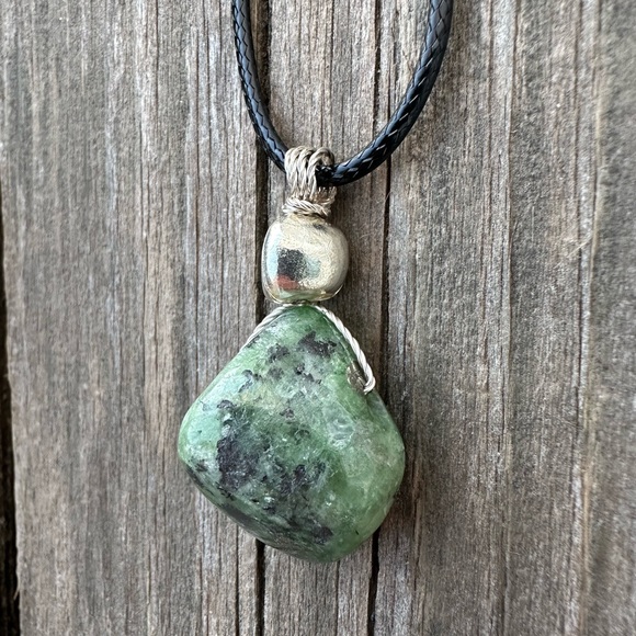 Tsavorite (Green) Garnet for Heart Chakra Connection, Rejuvenation and Growth. - Picture 5 of 6